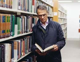 «Eπίμαχες συζητήσεις - Επίκαιρες συναντήσεις»: Ένας νέος θεσμός για το δοκίμιο ξεκινά από τα Public με τον Χάρη Βλαβιανό