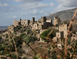 Χριστούγεννα στη Μάνη: 3+1 λόγοι για να τη γνωρίσεις και το χειμώνα