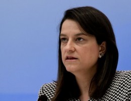Κεραμέως στα Παραπολιτικά 90,1: Χρέος μας να επιτρέψουμε στα παιδιά να επιστρέψουν στο φυσικό τους χώρο