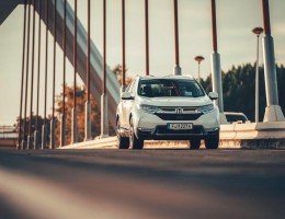 ΝΕΕΣ ΜΕΙΩΜΕΝΕΣ ΤΙΜΕΣ ΓΙΑ ΤΟ HONDA CR-V HYBRID ΠΟΥ ΞΕΚΙΝΑ ΑΠΟ 39.990€