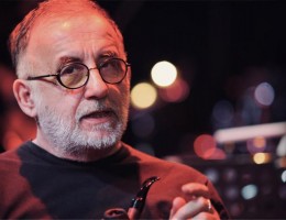 Αφιέρωμα του Παραπολιτικά 90,1 στον Θάνο Μικρούτσικο