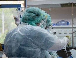 Διευθυντής ΜΕΘ Νοσοκομείου Παπανικολάου στα Παραπολιτικά 90,1: Έχουν εξαντληθεί οι δομές του συστήματος υγείας - Οι κλίνες ΜΕΘ είναι όλες καλυμμένες