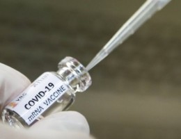 Kαθηγητής ανοσολογίας της Οξφόρδης στα Παραπολιτικά 90,1: Οι πολίτες να κάνουν όποιο εμβόλιο είναι διαθέσιμο από το κράτος