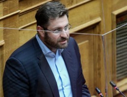 Ζαχαριάδης στα Παραπολιτικά 90,1: Η χώρα βρίσκεται στο μάτι στου κυκλώνα του δεύτερου κύματος κοροναϊού