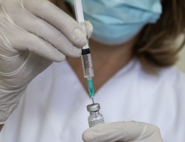 Θανάσης Κοντογεώργης στα Παραπολιτικά 90,1: Είμαστε αρκετά ικανοποιημένοι από την πορεία των εμβολιασμών