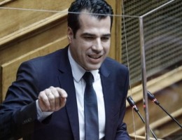 Πλεύρης στα Παραπολιτικά 90,1 για Δρίτσα: Δεν είχε το θάρρος να υποστηρίξει την γελοία και προκλητική του δήλωση