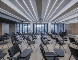 H ELVIAL στηρίζει την ανώτατη εκπαίδευση:  Τα συστήματα αλουμινίου της πρωταγωνιστούν στο ανακαινισμένο κτίριο «West Hall» του ACT (American College of Thessaloniki)